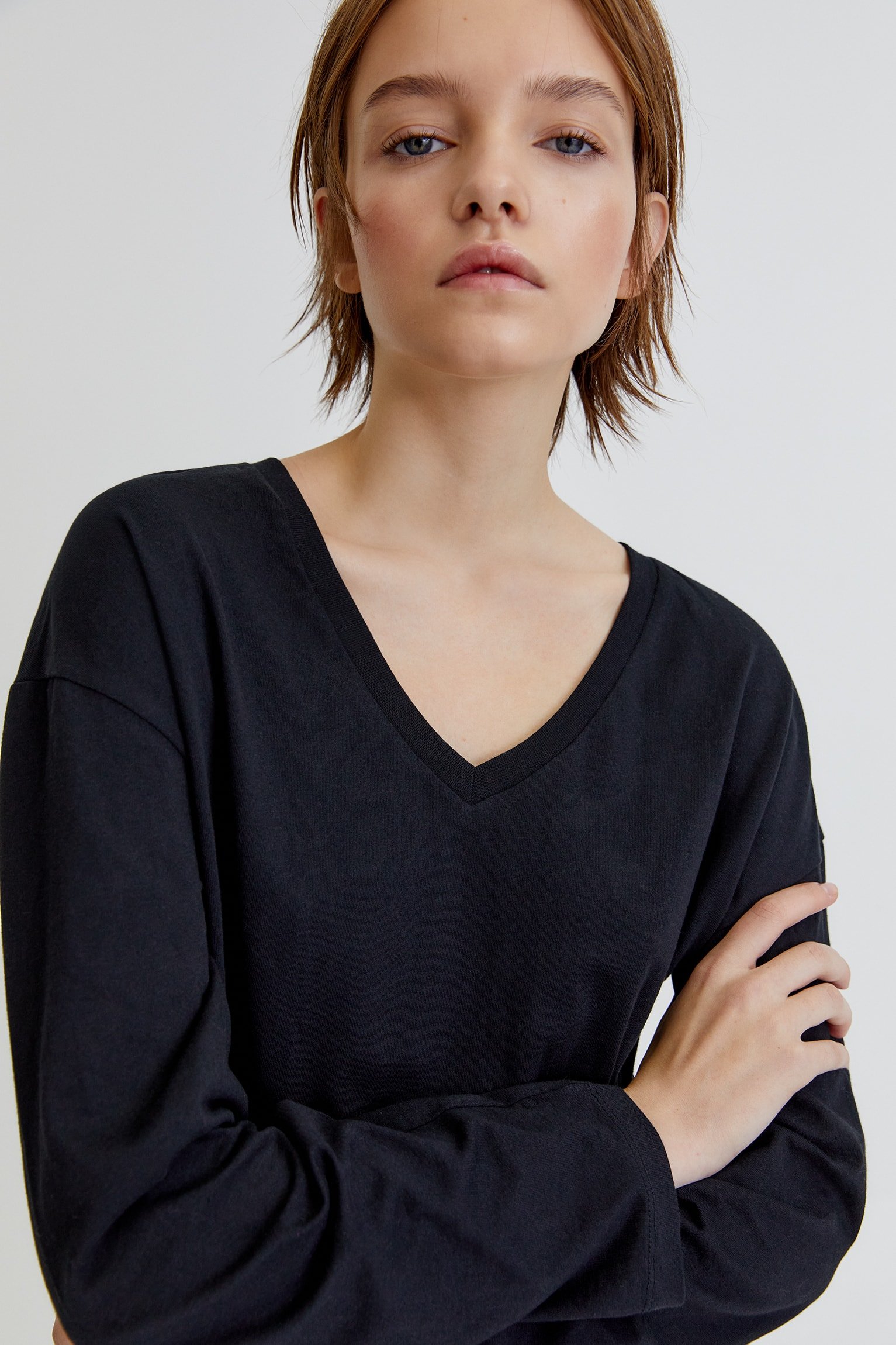 Oversized V-neck T-shirt – Image 3